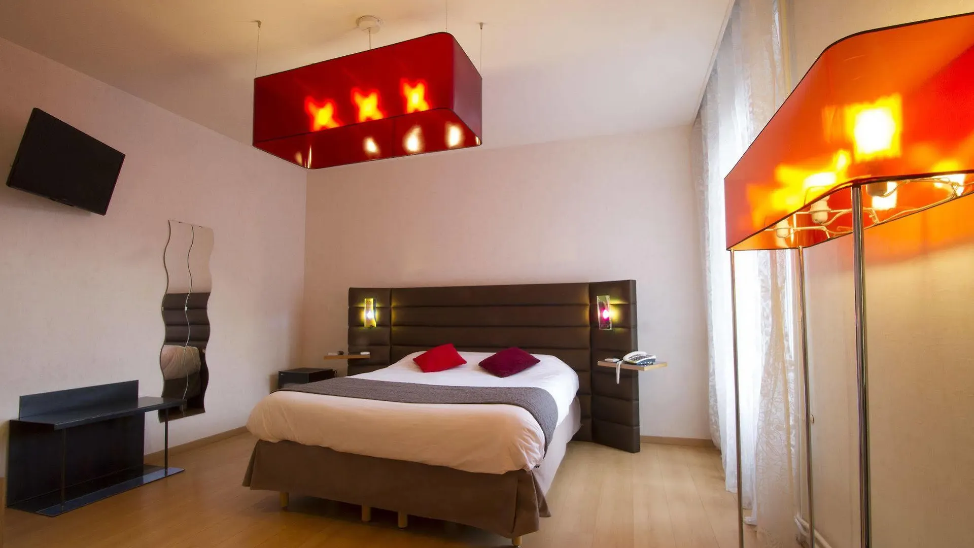 Brit Hotel Roanne - Le Grand Hotel 3*,